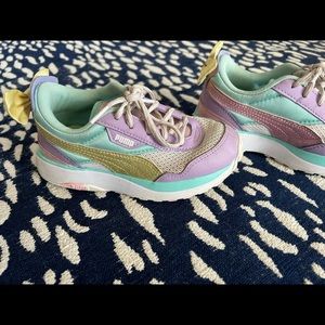 Puma LOL surprise tennis shoes